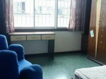 洪山路实验高中教师宿舍三室出售，126.6平，清爽干净